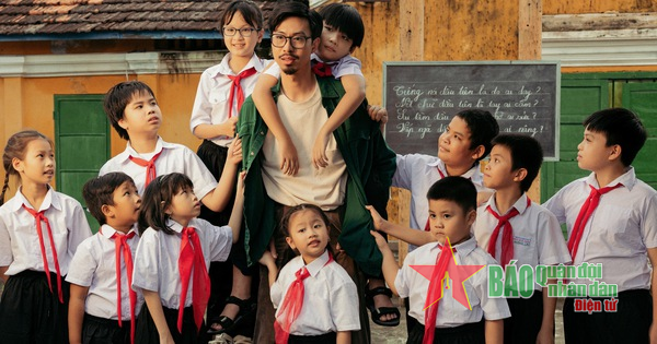 Nghệ sĩ Đen Vâu nhận giải thưởng “Nghệ sĩ vì cộng đồng năm 2023”